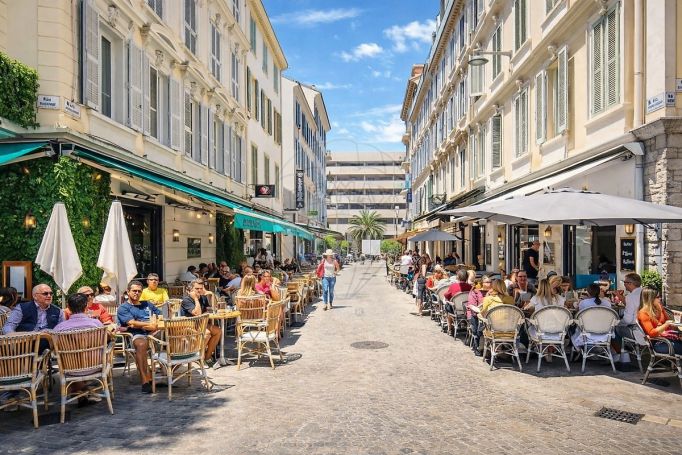 A louer APPARTEMENT T3 40 M2 BORD DE MER CANNES