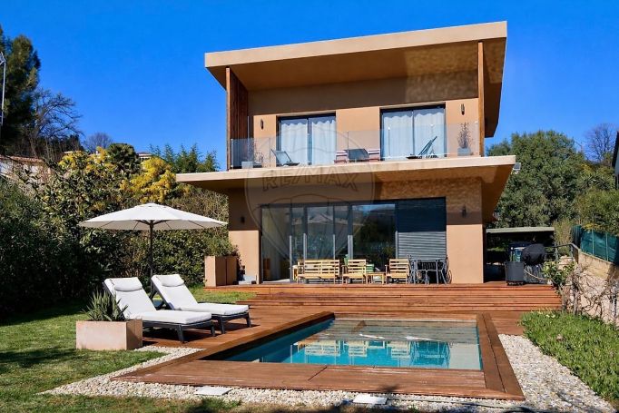 A louer MAISON  CONTEMPORAINE BORD DE MER CAGNES SUR MER