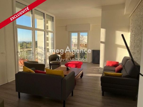 A louer APPARTEMENT DE PRESTIGE  174 M2 TERRASSE PIEDS DANS L'EAU ROYAN