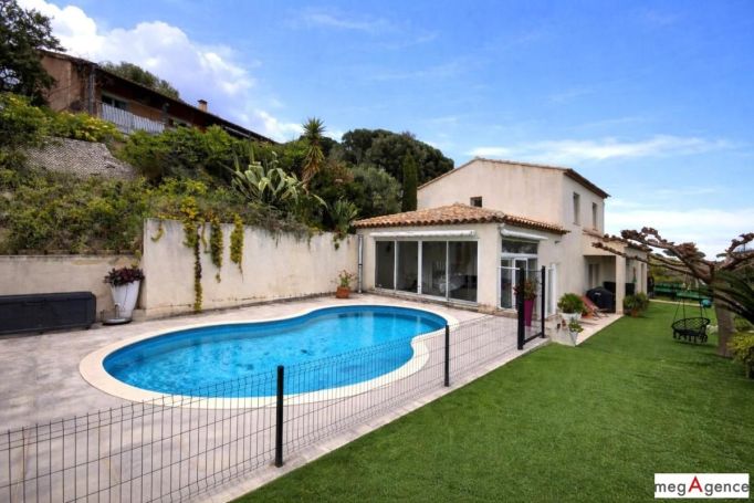 A louer MAISON  5 PIECES 145 M2 BORD DE MER BORMES LES MIMOSAS