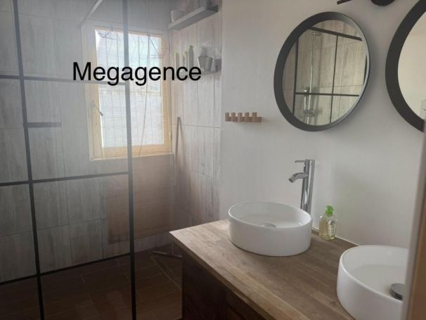 A louer APPARTEMENT DUPLEX T3 72 M2 BORD DE MER LE LAVANDOU