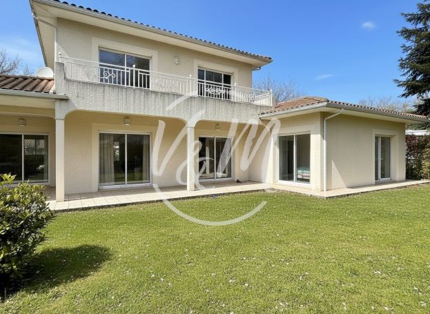 A vendre MAISON traditionnelle 5 PIECES 142 m&sup2; + garage 30 m2 proche p 33138 Lanton