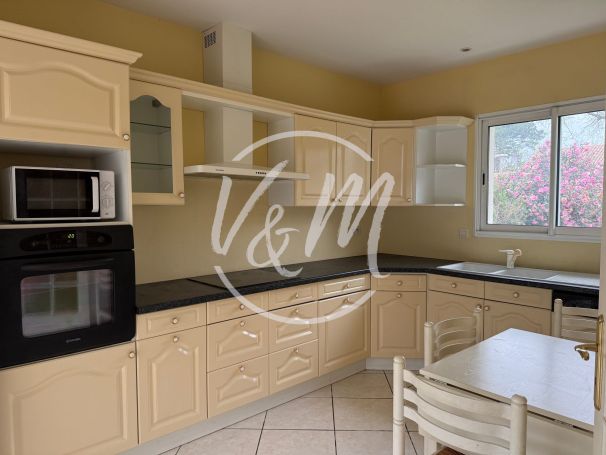 A vendre MAISON traditionnelle 5 PIECES 142 m&sup2; + garage 30 m2 proche p 33138 Lanton