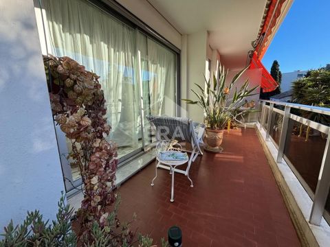 A louer APPARTEMENT T3 92 M2 TERRASSE BORD DE MER CROS DE CAGNES