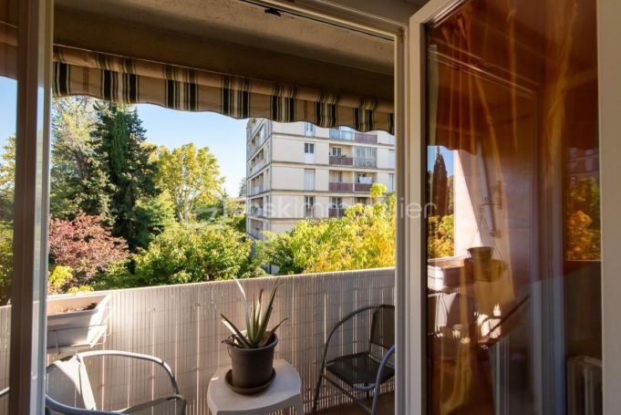 A louer APPARTEMENT T3 76 M2  AIX EN PROVENCE
