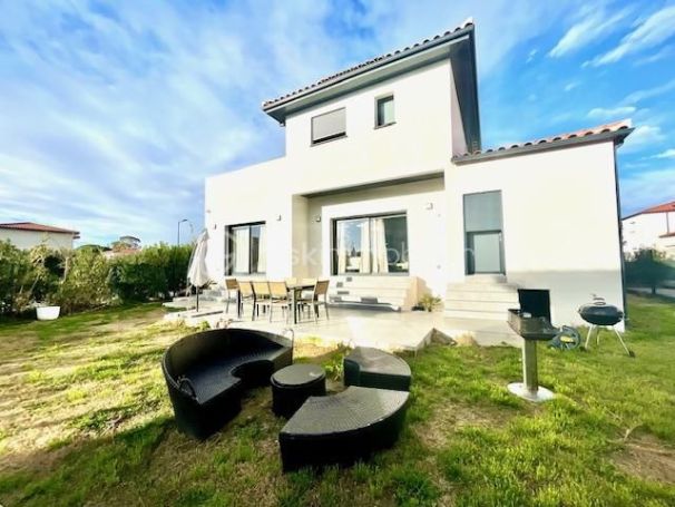 A louer MAISON  CONTEMPORAINE  VILLELONGUE DE LA SALANQUE