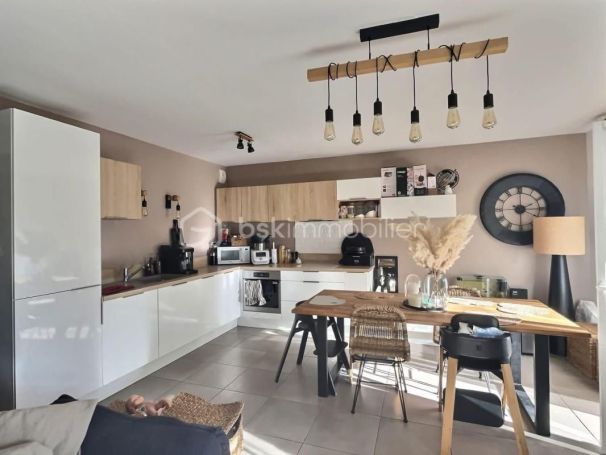 A louer APPARTEMENT T3 64 M2 TERRASSE BORD DE MER FREJUS