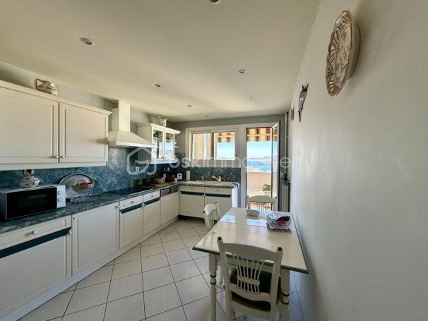 A louer APPARTEMENT T4 94 M2 TERRASSE VUE MER TOULON