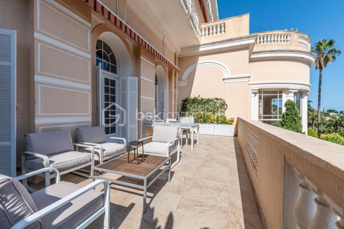 A louer APPARTEMENT DUPLEX T5 165 M2 TERRASSE PIEDS DANS L'EAU HYERES