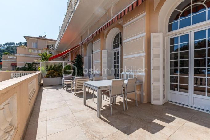 A louer APPARTEMENT DUPLEX T5 165 M2 TERRASSE PIEDS DANS L'EAU HYERES