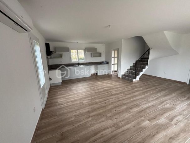 A vendre MAISON  5 PIECES 105 M2  RIBAUTE LES TAVERNES