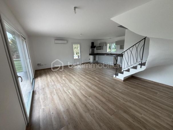 A vendre MAISON  5 PIECES 105 M2  RIBAUTE LES TAVERNES