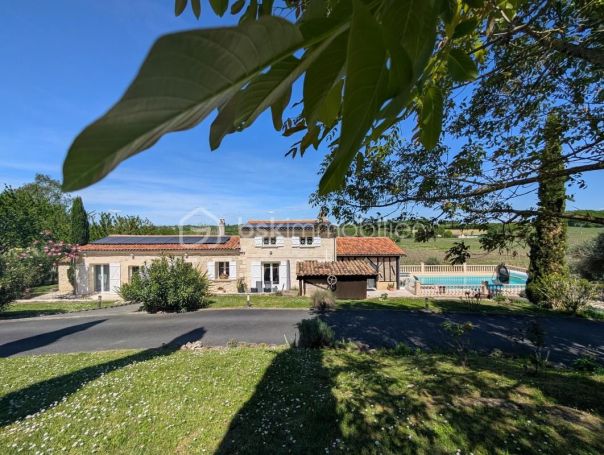 A vendre LONGèRE  7 PIECES 215 M2  VILLEGOUGE