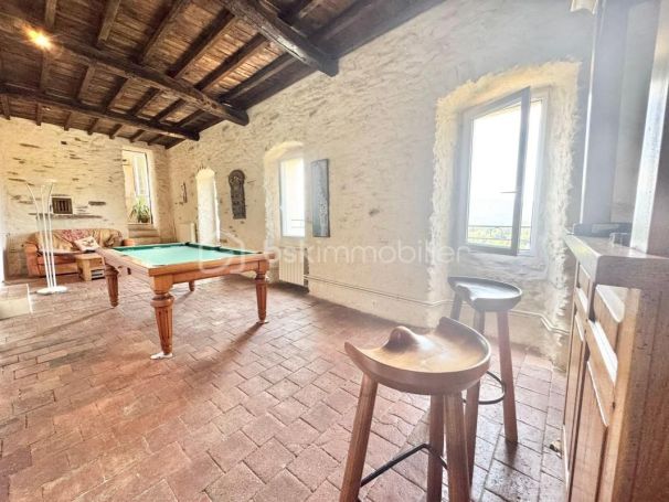 A louer APPARTEMENT DUPLEX  285 M2 TERRASSE  LE VIGAN