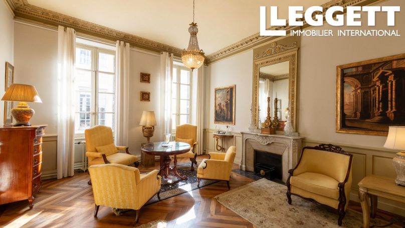 A louer APPARTEMENT T6 221 M2  CARCASSONNE