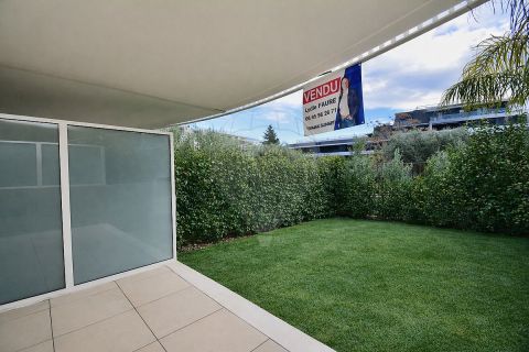 A louer STUDIO NEUF 35 M2 BORD DE MER VILLENEUVE LOUBET