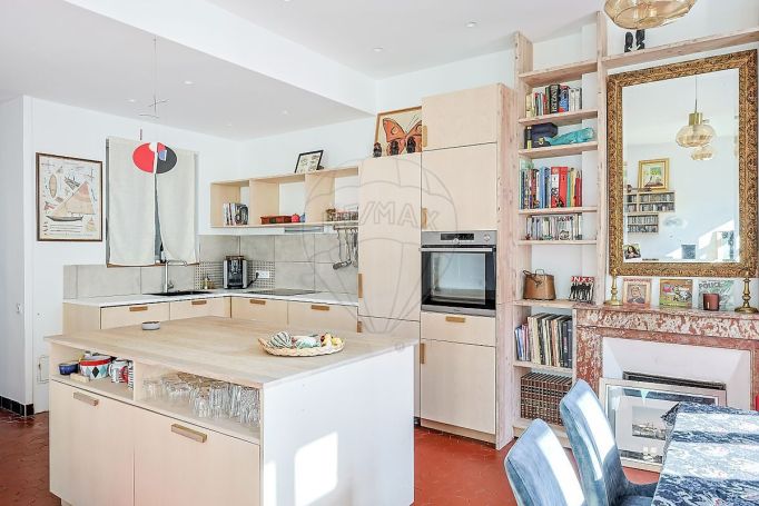 A louer APPARTEMENT T3 90 M2  MARSEILLE 7EME