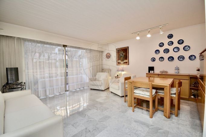 A louer APPARTEMENT T2 52 M2 TERRASSE BORD DE MER JUAN LES PINS