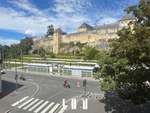 A louer APPARTEMENT T3 105 M2  CAEN