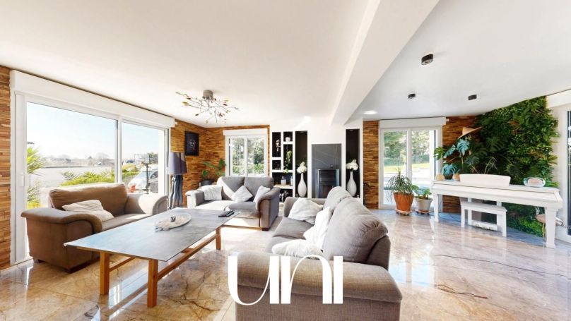 A louer MAISON  DE MAîTRE BORD DE MER PERIERS SUR LE DAN