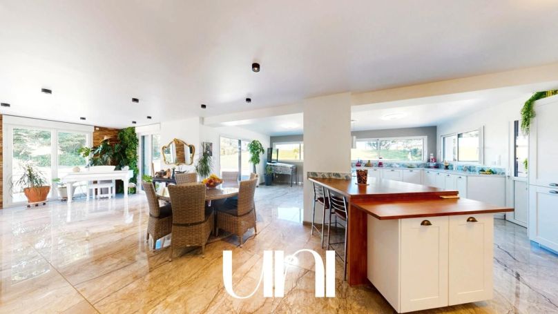 A louer MAISON  DE MAîTRE BORD DE MER PERIERS SUR LE DAN