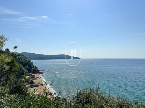 A louer MAISON  7 PIECES 430 M2 PIEDS DANS L'EAU LA CROIX VALMER