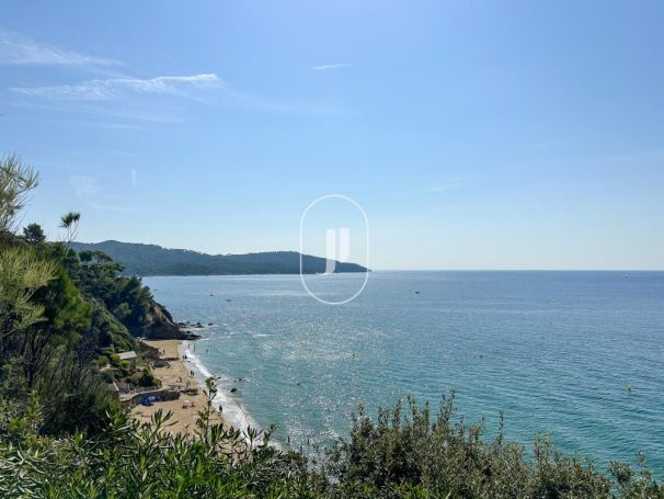 A vendre MAISON  7 PIECES 430 M2 PIEDS DANS L'EAU LA CROIX VALMER