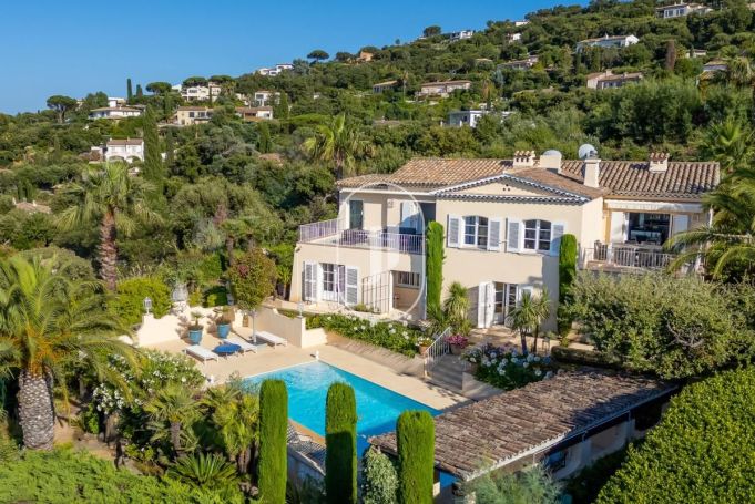 A vendre MAISON  6 PIECES 250 M2 VUE MER GASSIN