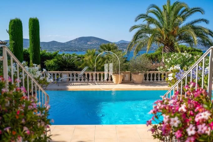 A vendre MAISON  6 PIECES 250 M2 VUE MER GASSIN