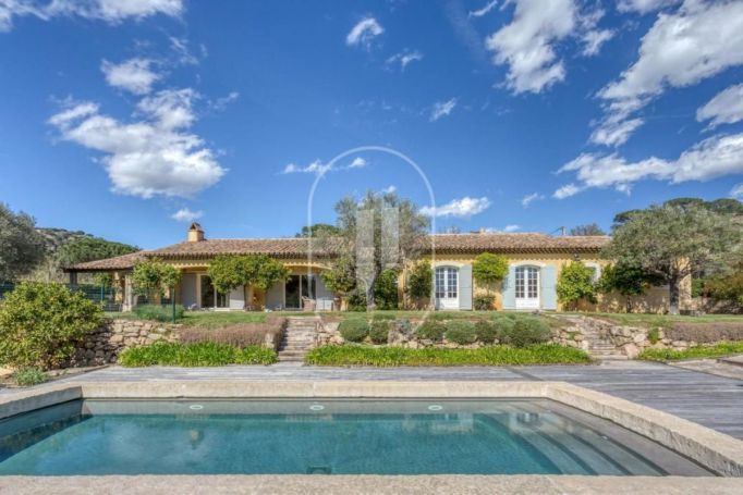 A louer MAISON  DE MAîTRE BORD DE MER GRIMAUD