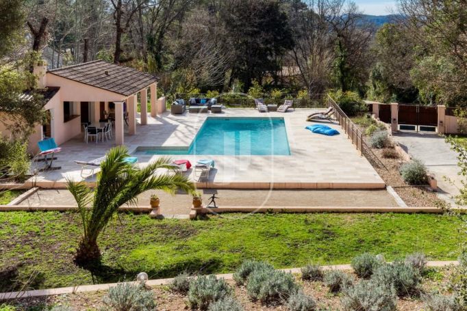 A louer MAISON  6 PIECES 204 M2  LA MOTTE