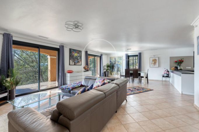 A louer MAISON  6 PIECES 204 M2  LA MOTTE