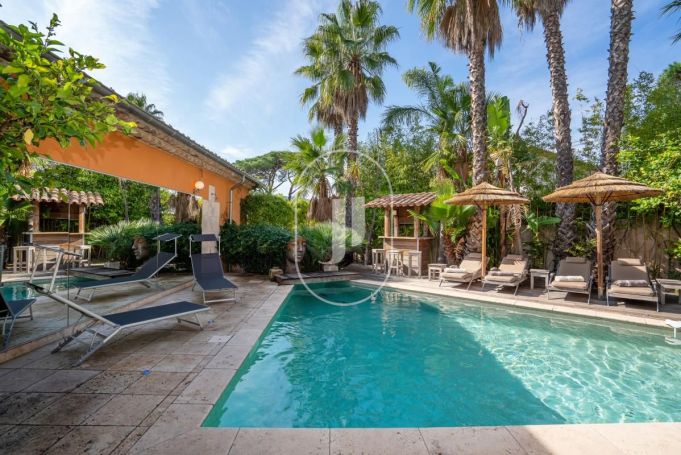 A louer APPARTEMENT DE PRESTIGE  180 M2 BORD DE MER SAINTE MAXIME