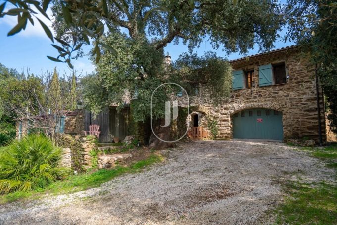 A louer MAISON  DE MAîTRE  LA MOLE