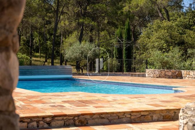 A louer LOFT  9 PIECES 340 M2  TARADEAU