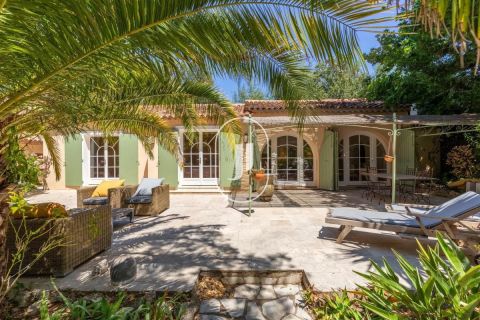 A louer MAISON 8 PIECES 318 M2 BORD DE MER GRIMAUD