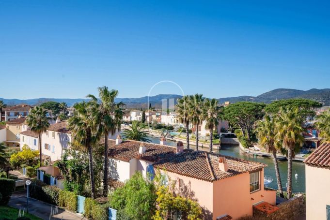 A louer APPARTEMENT DUPLEX T3 54 M2 TERRASSE BORD DE MER COGOLIN