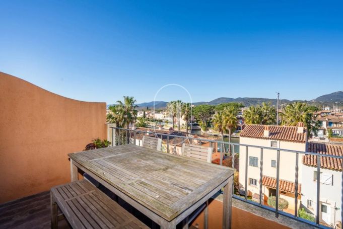 A louer APPARTEMENT DUPLEX T3 54 M2 TERRASSE BORD DE MER COGOLIN