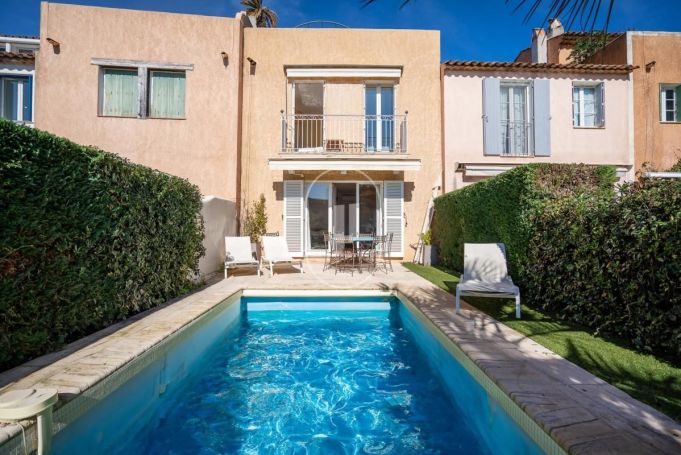 A louer MAISON  DE PêCHEUR BORD DE MER GRIMAUD