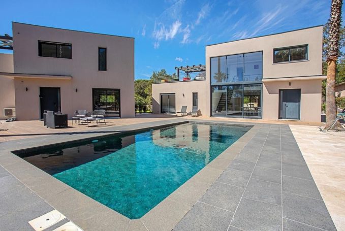 A vendre MAISON CONTEMPORAINE VUE MER GRIMAUD