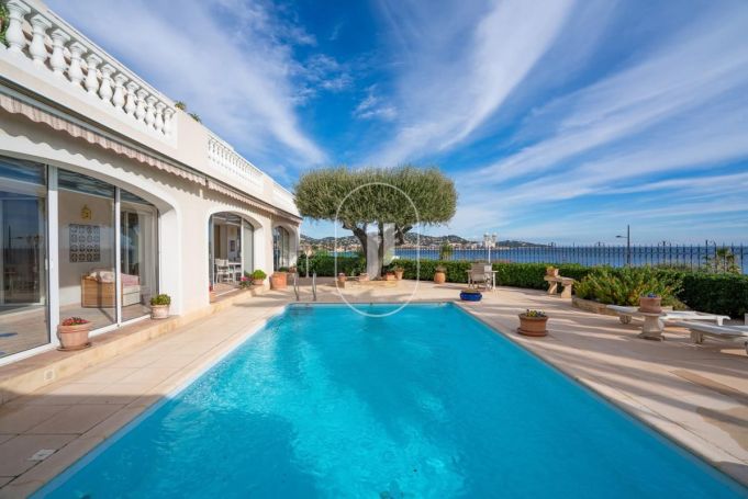 A louer APPARTEMENT DE PRESTIGE T4 187 M2 TERRASSE VUE MER SAINTE MAXIME