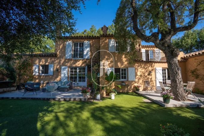 A louer MAISON  CONTEMPORAINE PLAGE à PIED GRIMAUD