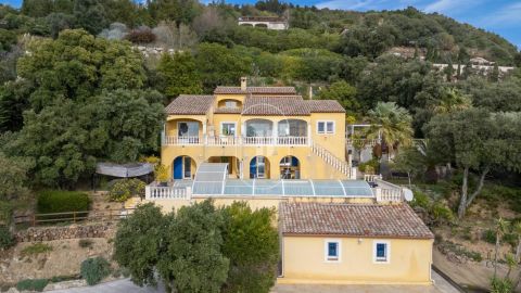 A louer MAISON  6 PIECES 207 M2 BORD DE MER SAINTE MAXIME