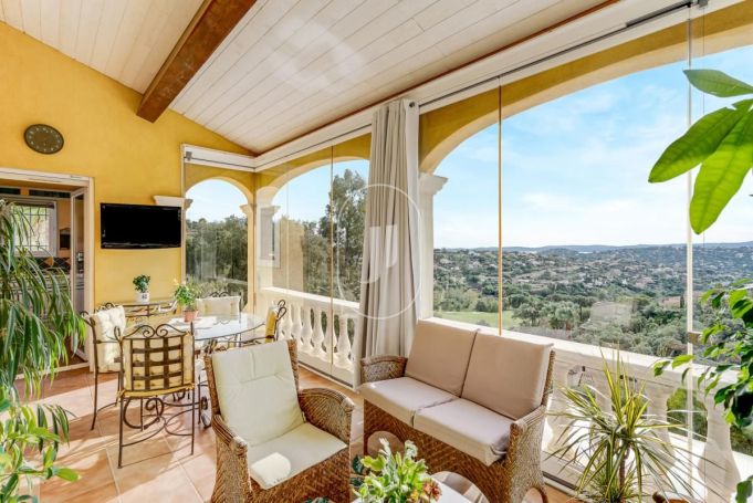 A vendre MAISON  6 PIECES 207 M2 BORD DE MER SAINTE MAXIME