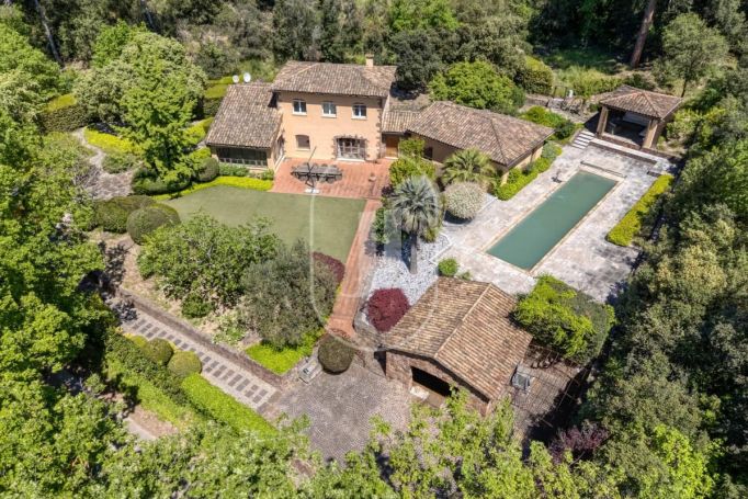 A louer MAISON 5 PIECES 170 M2 LE MUY