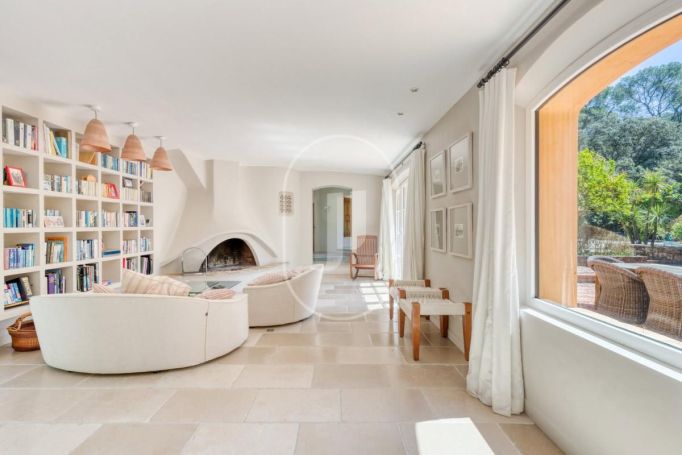 A louer MAISON 5 PIECES 170 M2 LE MUY