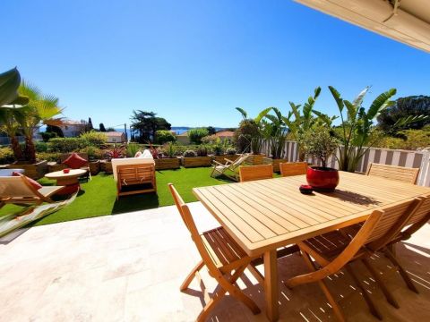 A louer APPARTEMENT DE PRESTIGE NEUF T3 71 M2 TERRASSE VUE MER SAINTE MAXIME