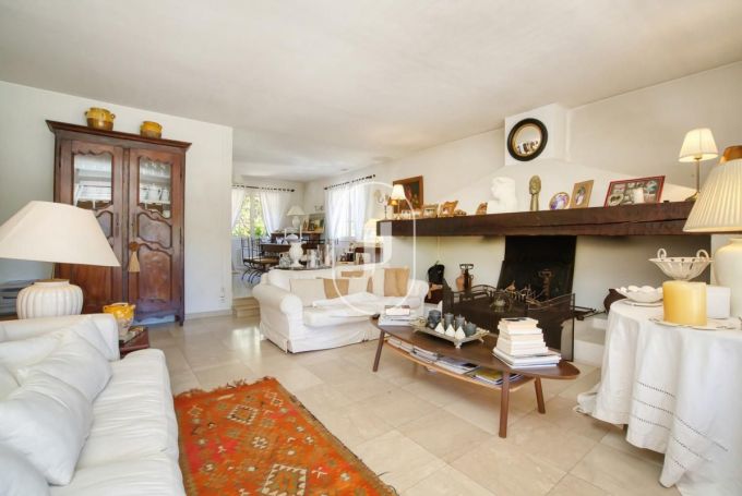 A louer MAISON  DE MAîTRE BORD DE MER COGOLIN