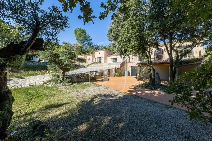 A vendre MAISON  7 PIECES 240 M2  SAINT LAURENT DES ARBRES