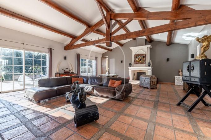 A vendre MAISON  7 PIECES 240 M2  SAINT LAURENT DES ARBRES